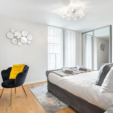 Stunning Apartment With Underground Parking! Londra Dış mekan fotoğraf