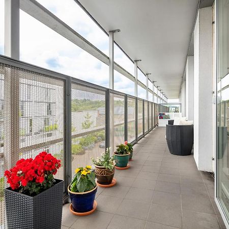 Stunning Apartment With Underground Parking! Londra Dış mekan fotoğraf