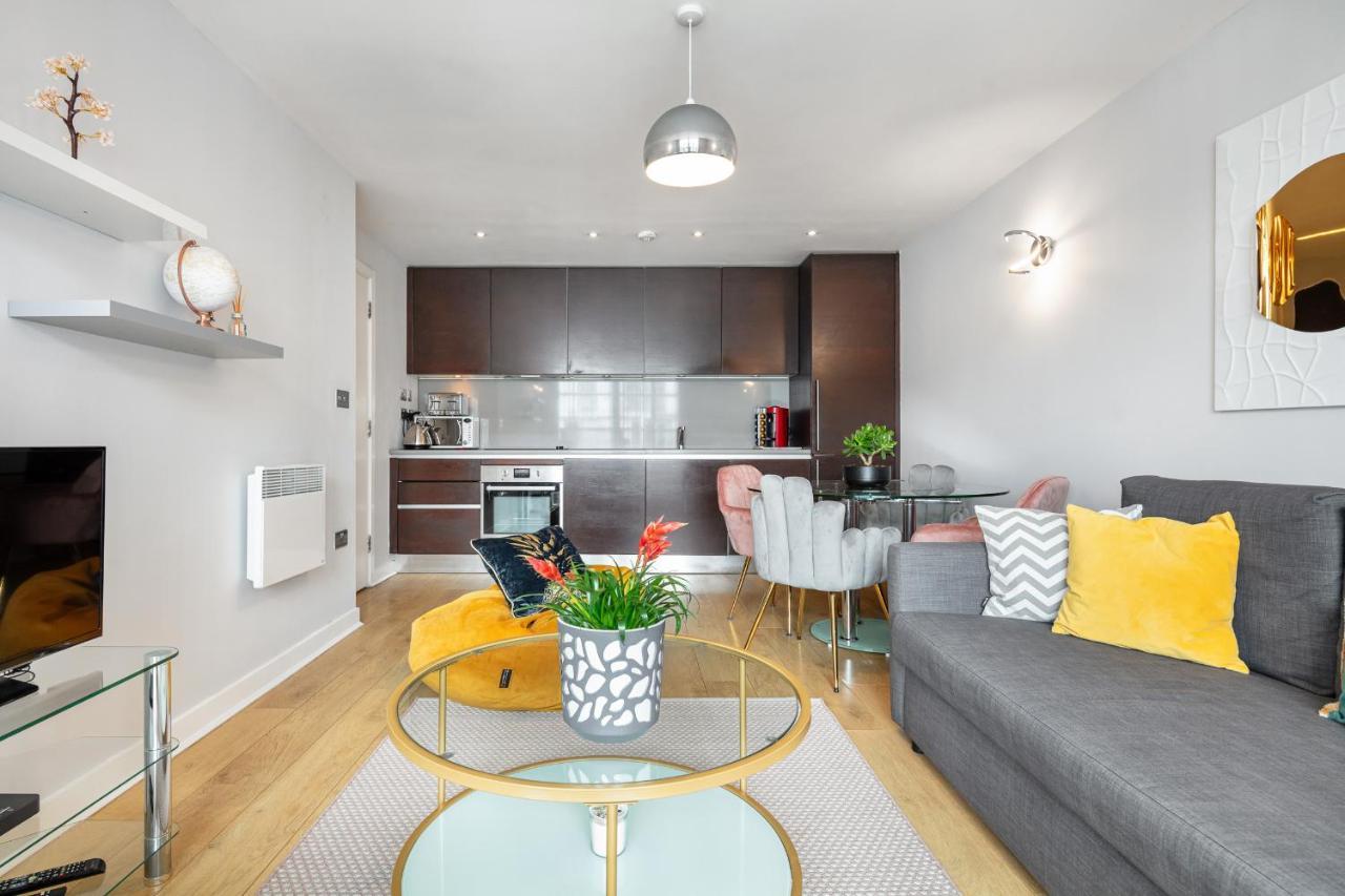 Stunning Apartment With Underground Parking! Londra Dış mekan fotoğraf