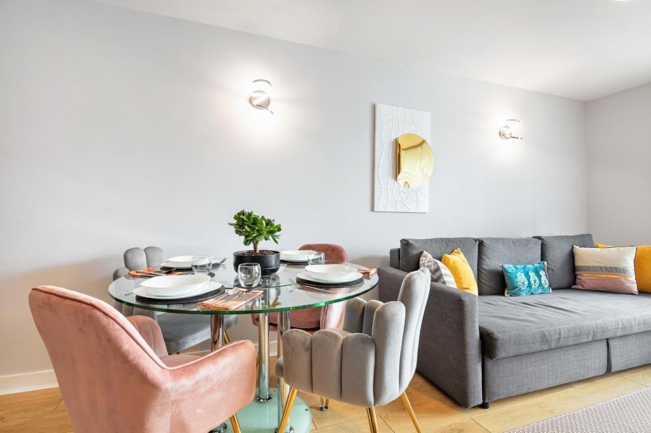 Stunning Apartment With Underground Parking! Londra Dış mekan fotoğraf