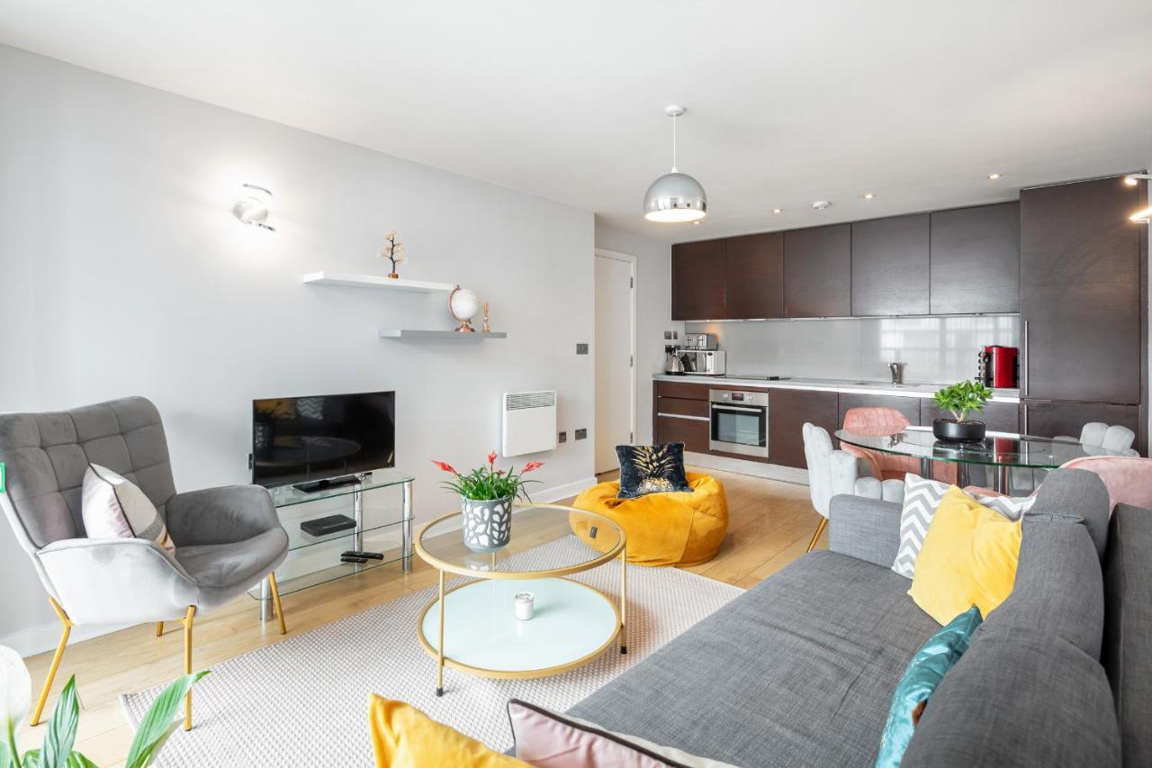 Stunning Apartment With Underground Parking! Londra Dış mekan fotoğraf