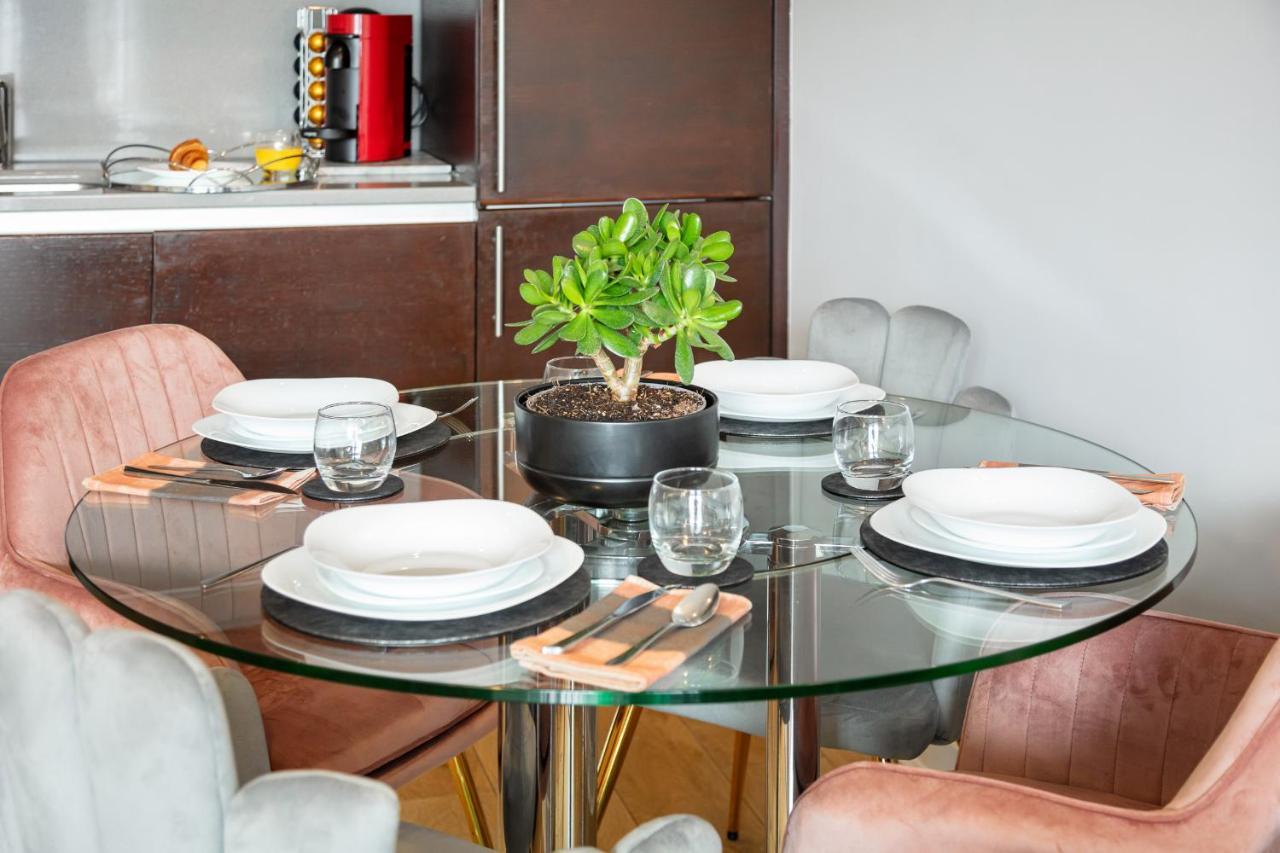 Stunning Apartment With Underground Parking! Londra Dış mekan fotoğraf