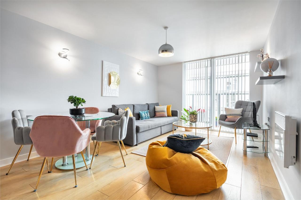 Stunning Apartment With Underground Parking! Londra Dış mekan fotoğraf