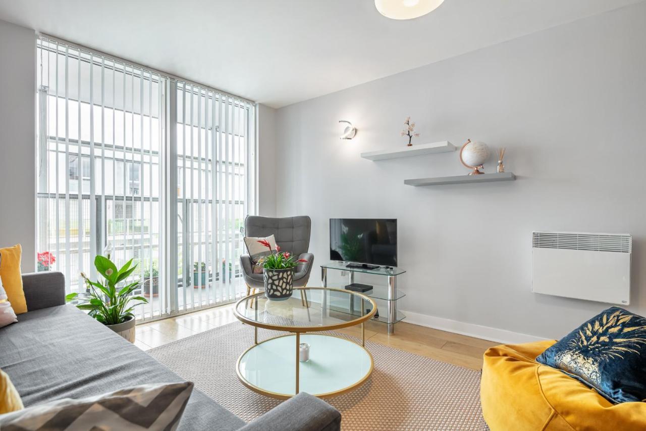 Stunning Apartment With Underground Parking! Londra Dış mekan fotoğraf