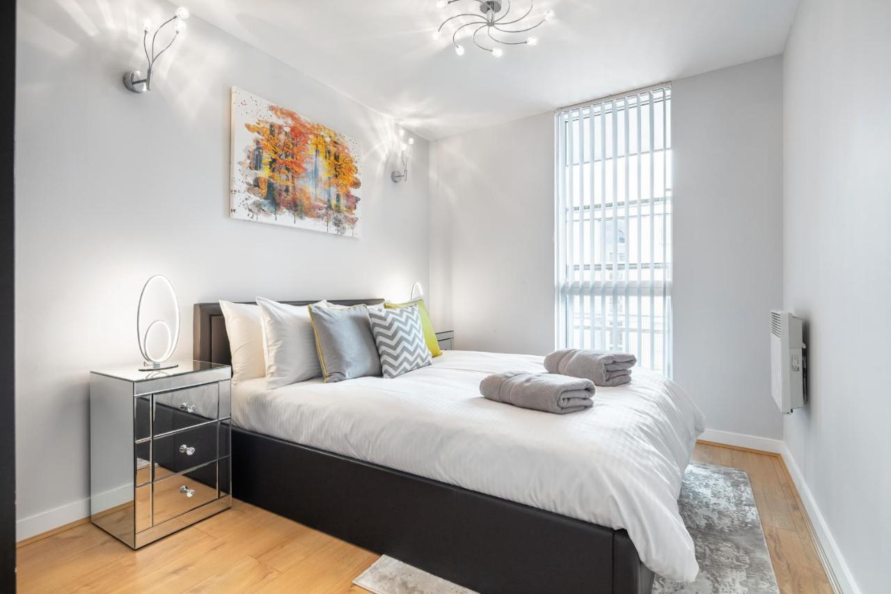 Stunning Apartment With Underground Parking! Londra Dış mekan fotoğraf