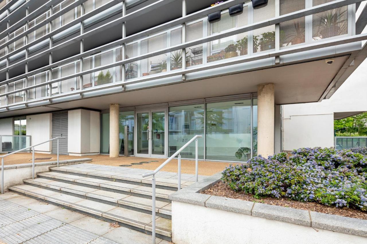 Stunning Apartment With Underground Parking! Londra Dış mekan fotoğraf