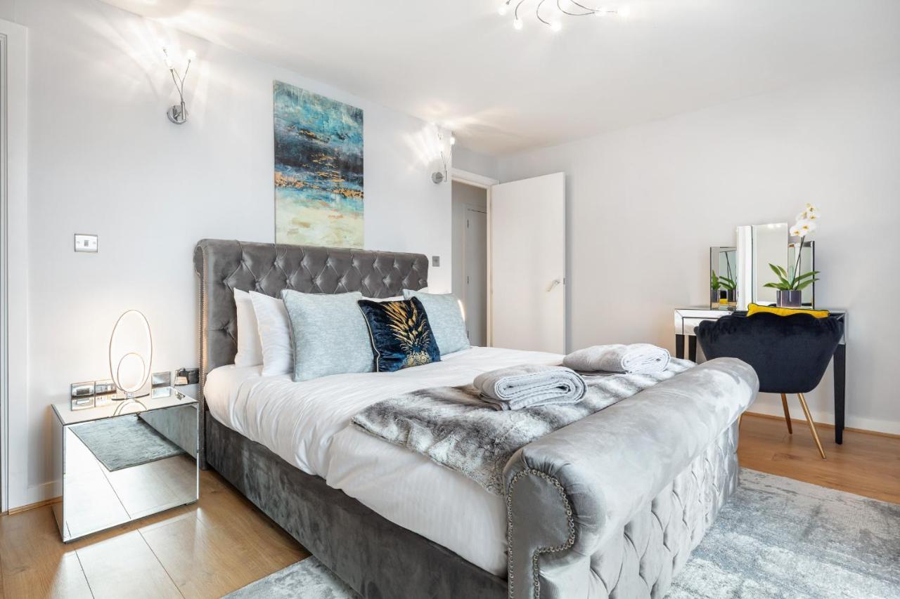 Stunning Apartment With Underground Parking! Londra Dış mekan fotoğraf