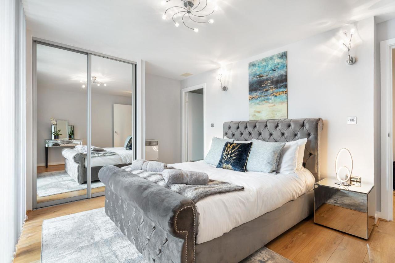 Stunning Apartment With Underground Parking! Londra Dış mekan fotoğraf