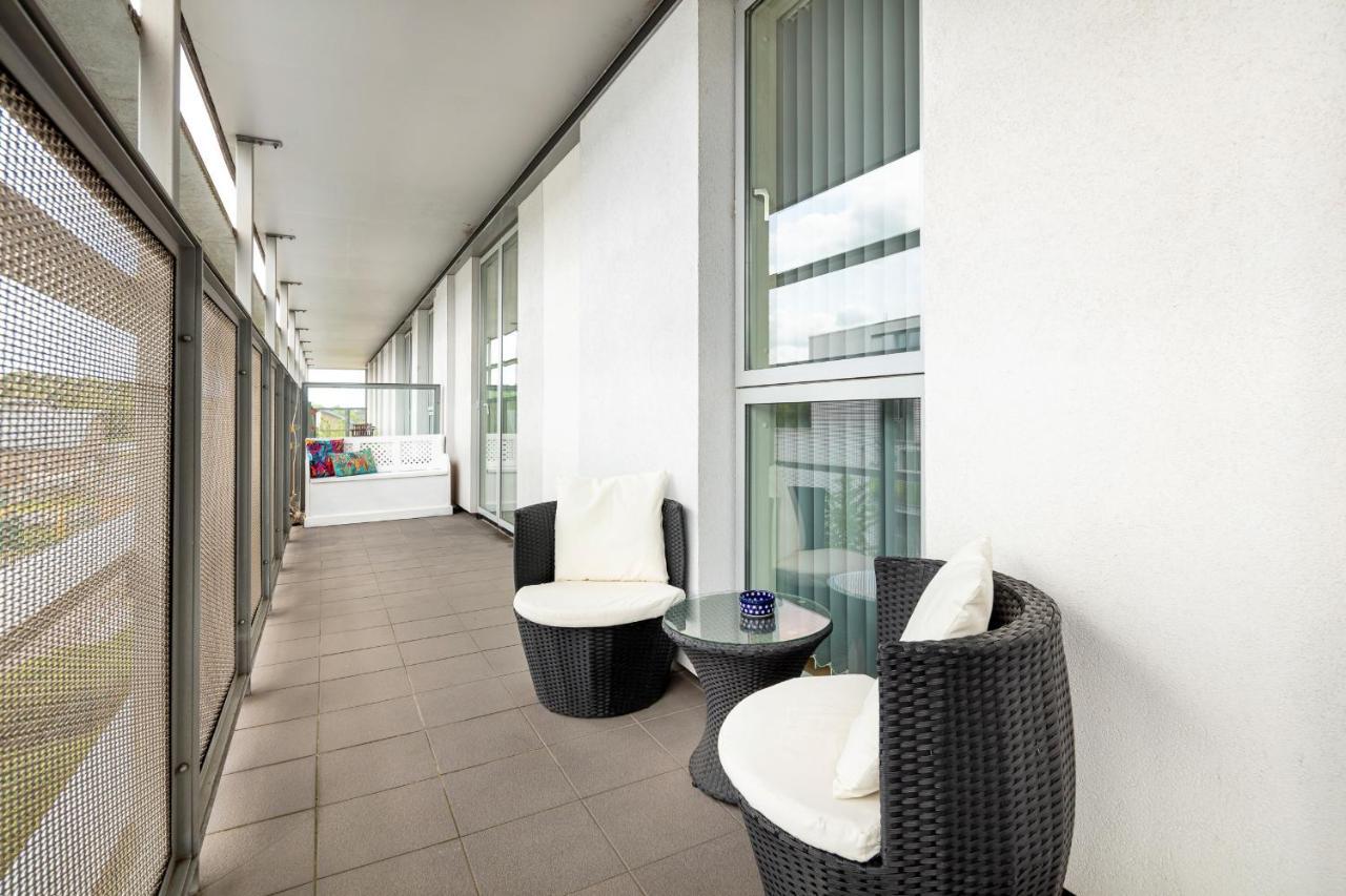 Stunning Apartment With Underground Parking! Londra Dış mekan fotoğraf