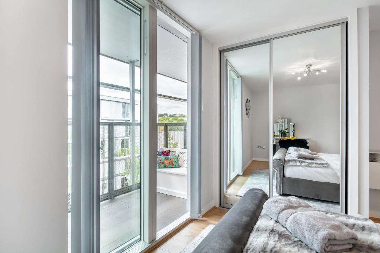 Stunning Apartment With Underground Parking! Londra Dış mekan fotoğraf