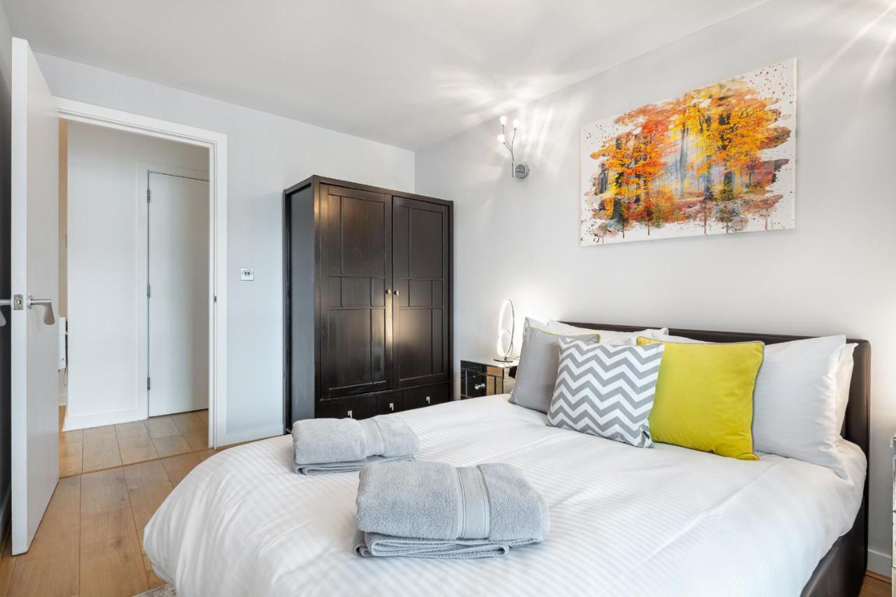Stunning Apartment With Underground Parking! Londra Dış mekan fotoğraf