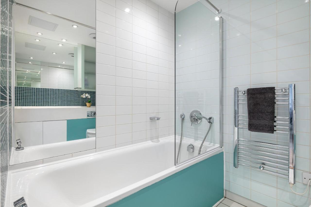 Stunning Apartment With Underground Parking! Londra Dış mekan fotoğraf