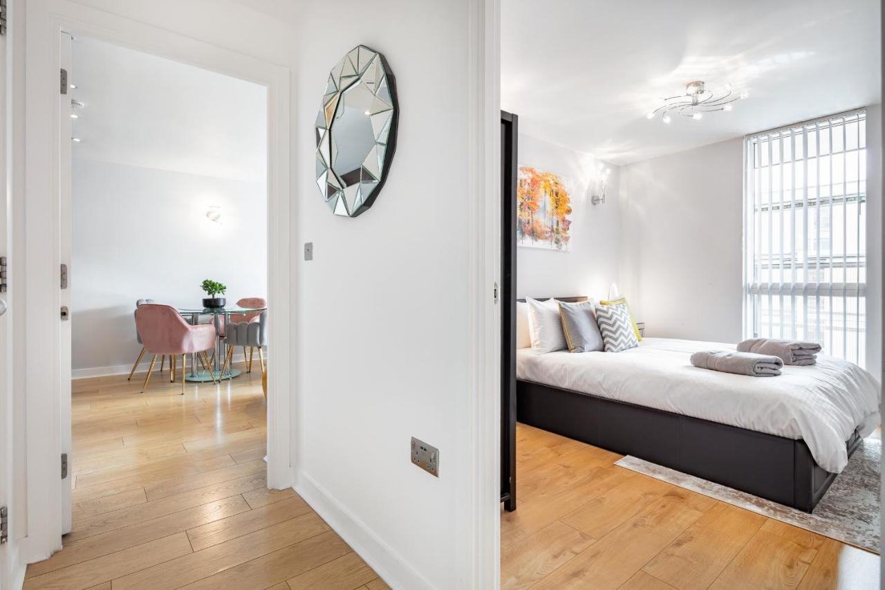 Stunning Apartment With Underground Parking! Londra Dış mekan fotoğraf