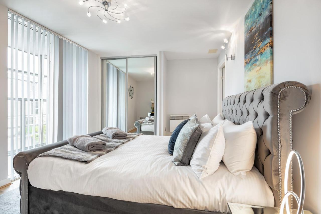 Stunning Apartment With Underground Parking! Londra Dış mekan fotoğraf