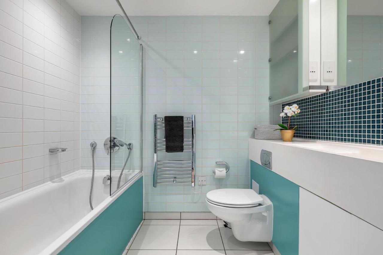 Stunning Apartment With Underground Parking! Londra Dış mekan fotoğraf